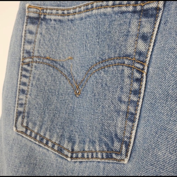 Vintage 90’s Levi’s 512 Slim-Fit High Rise Tapered Mom Jeans Light Wash - Picture 4 of 7